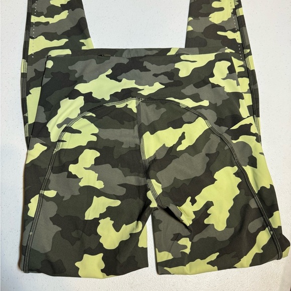 Lululemon swift speed he tight camo print yoga leggings women’s size 6 - Picture 3 of 10